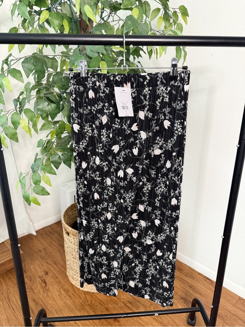 NWT Topshop Pleated Midi Skirt Black Floral Front Slit US 4